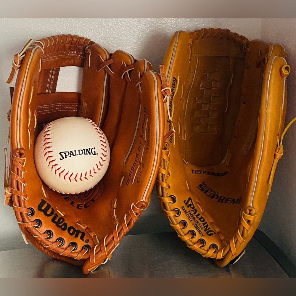 PAIR OF SPALDING-WILSON LEATHER SOFTBALL GLOVES - Picture 9 of 16